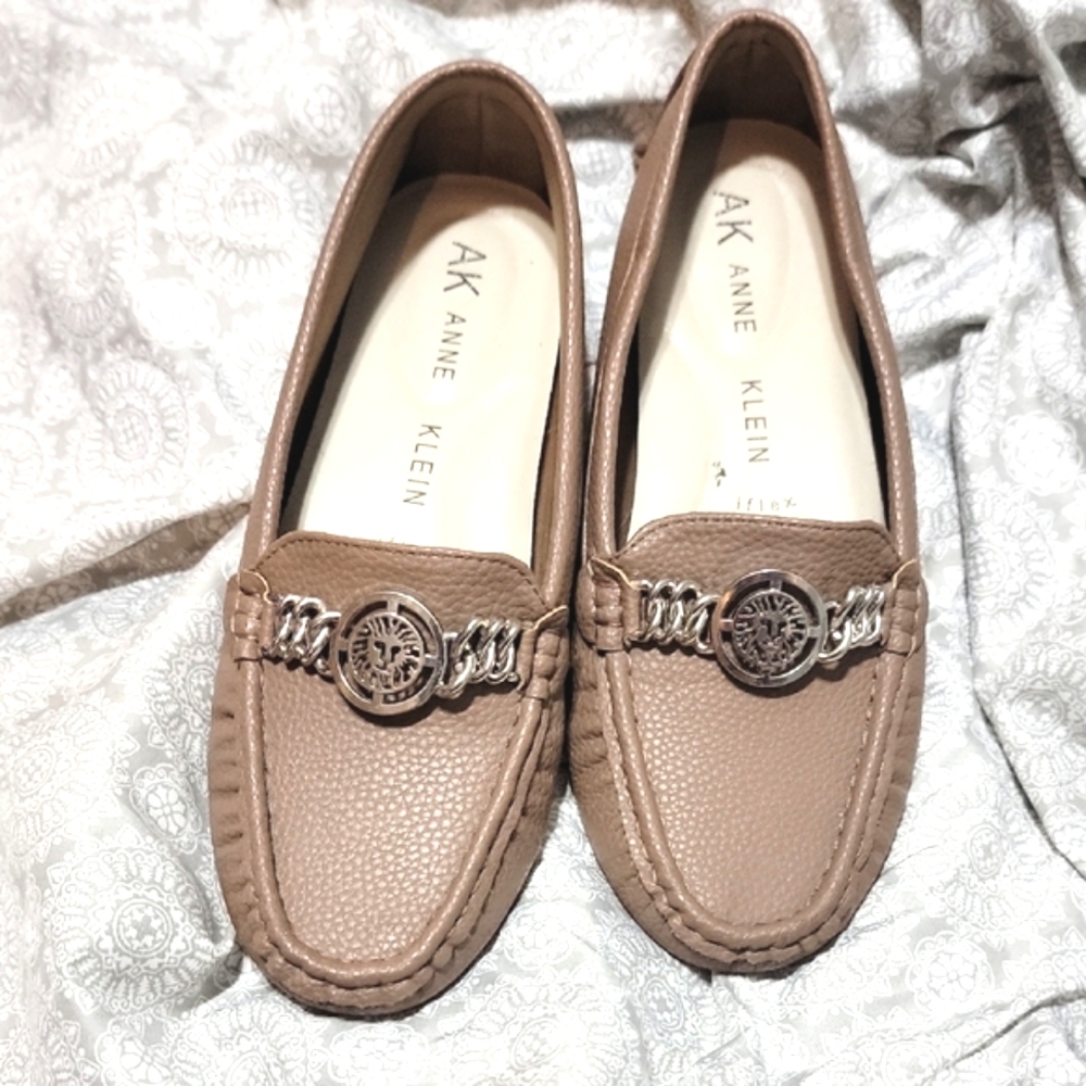 Anne Klein Tan Flats with Moccasin Design